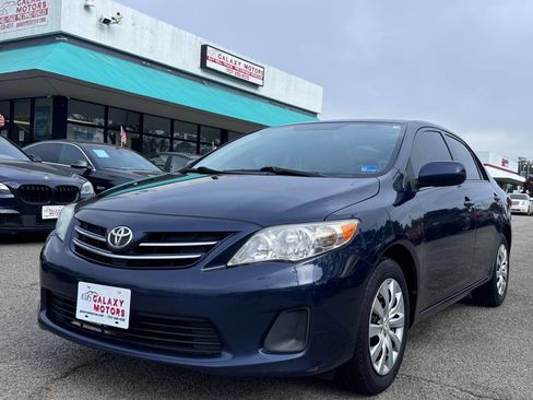 Used 2013 Toyota Corolla LE FWD image 1