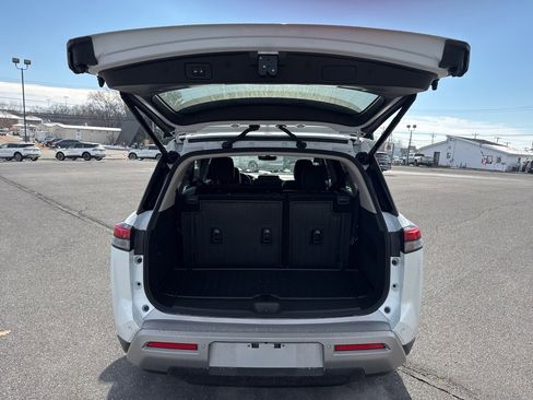 Used 2025 Nissan Pathfinder SL w/ Cargo Package image 17
