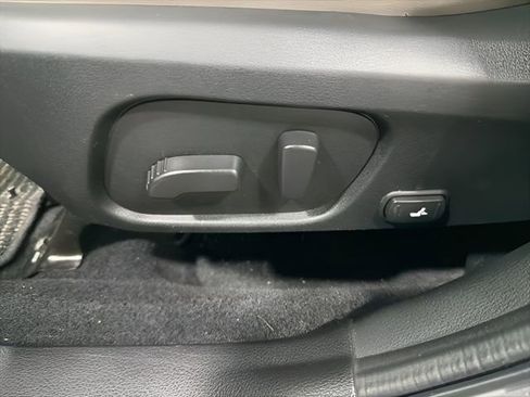 Used 2017 Subaru Forester 2.5i Limited w/ Popular Package #2 image 12