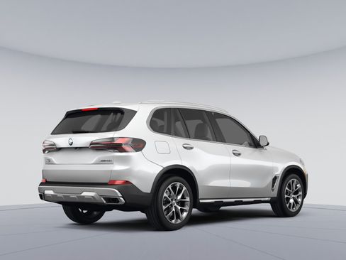 Used 2024 BMW X5 xDrive40i w/ Premium Package AWD/4WD image 3