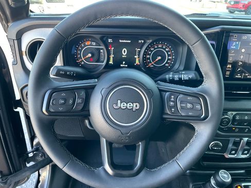 Used 2025 Jeep Wrangler Sport AWD/4WD image 12