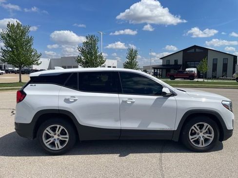 Used 2018 GMC Terrain SLE FWD image 2