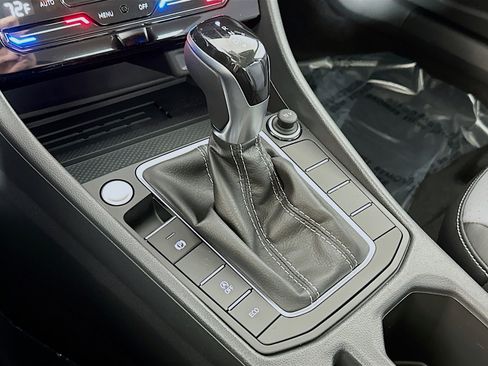 New 2026 Volkswagen Jetta SE FWD image 16