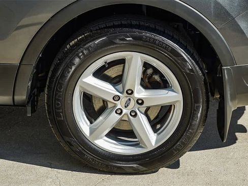 Used 2018 Ford Explorer XLT w/ Equipment Group 202A image 11