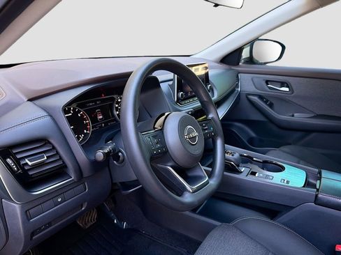 Used 2023 Nissan Rogue SV image 7