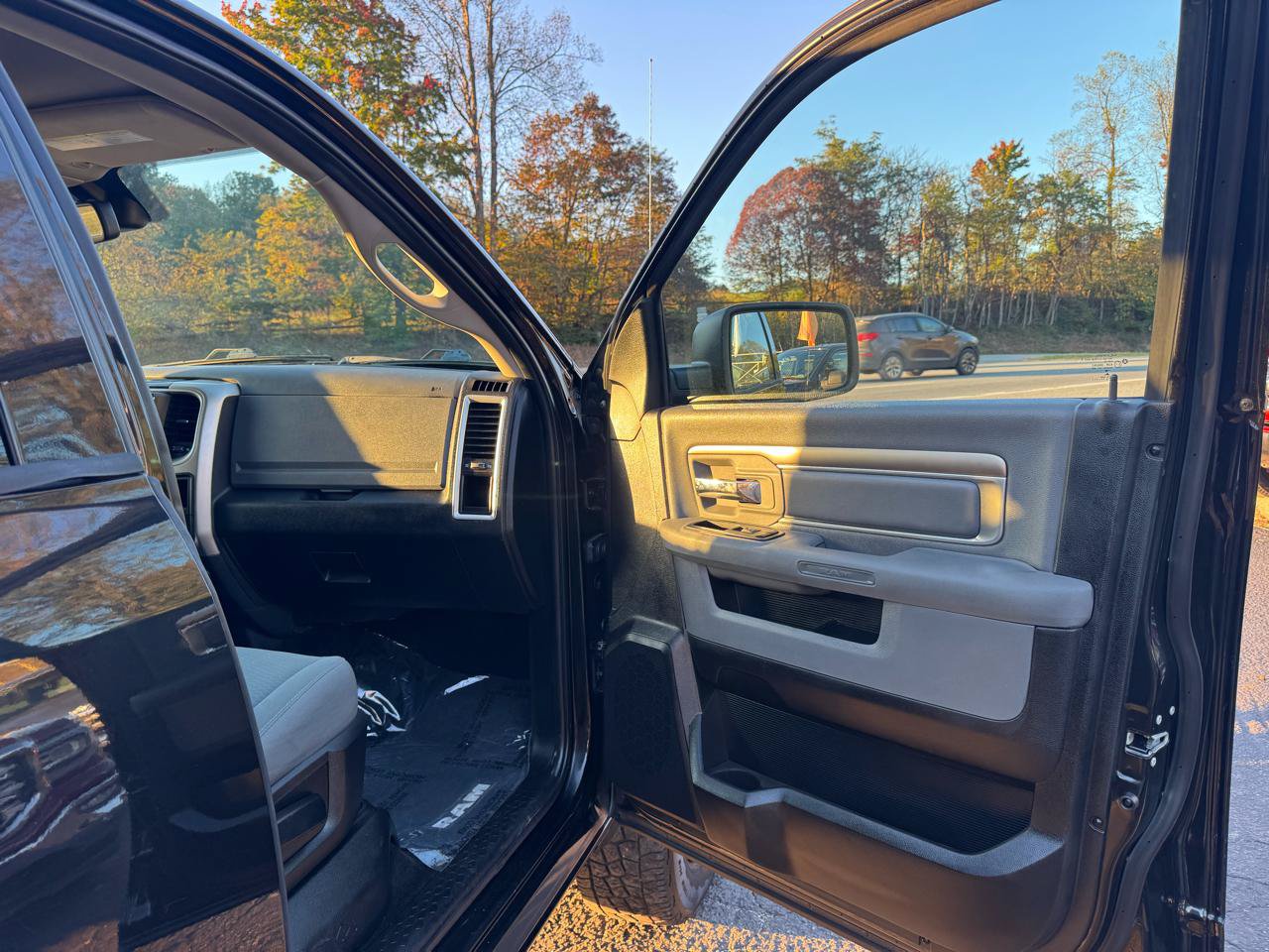 Used 2016 RAM 2500 SLT AWD/4WD image 23