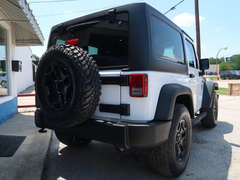 Used 2015 Jeep Wrangler Sport w/ Quick Order Package 24S AWD/4WD image 8