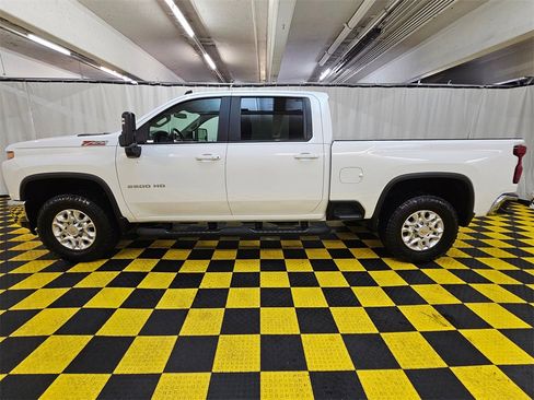 Used 2022 Chevrolet Silverado 2500 LT w/ Convenience Package image 6