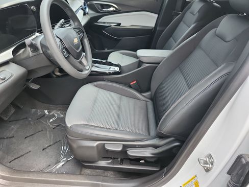 Used 2026 Chevrolet Trax LT FWD image 10