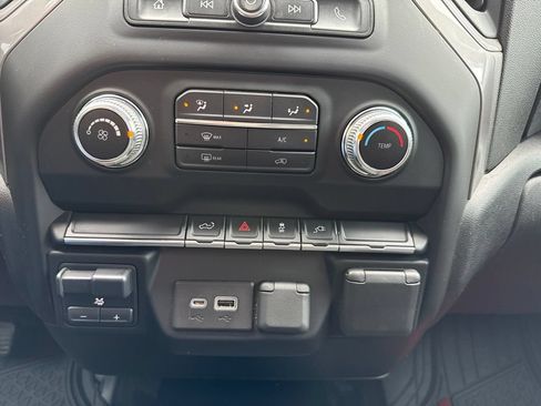 Used 2021 GMC Sierra 1500 4x4 Crew Cab w/ Sierra Value Package image 18