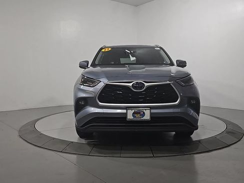 Used 2023 Toyota Highlander XLE AWD/4WD image 9