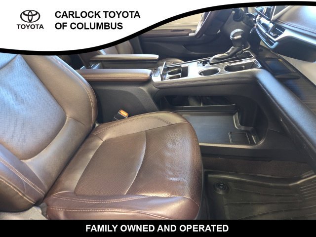 Used 2022 Toyota Sienna Platinum AWD/4WD image 24