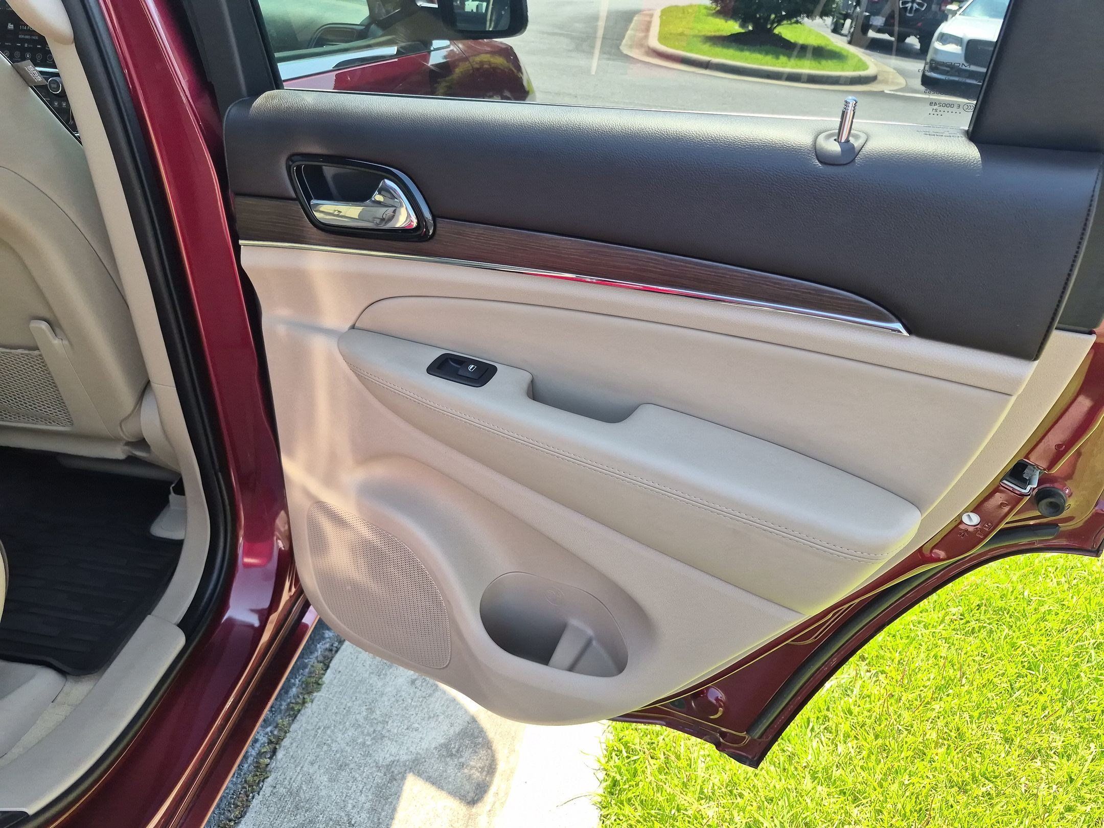 Used 2021 Jeep Grand Cherokee Overland AWD/4WD image 25