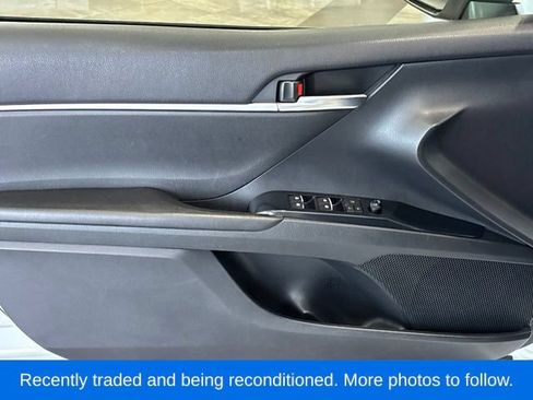Used 2018 Toyota Camry SE FWD image 12
