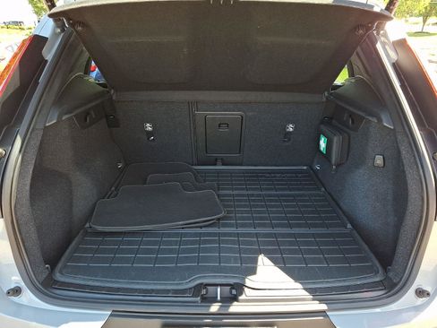 Certified 2026 Volvo XC40 B5 Plus AWD/4WD image 28