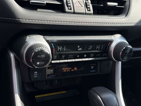 Used 2021 Toyota RAV4 Limited image 21