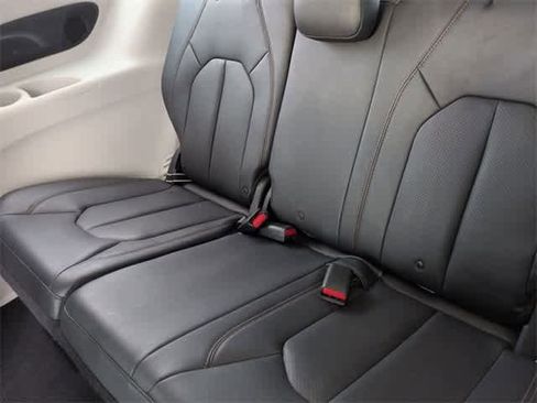 Used 2018 Chrysler Pacifica Touring-L Plus w/ Tire & Wheel Group image 20