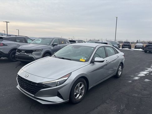 Used 2021 Hyundai Elantra SE image 7
