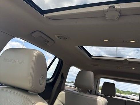 Used 2018 GMC Acadia Denali w/ Technology Package FWD image 8