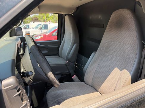 Used 2014 GMC Savana 2500 RWD image 6