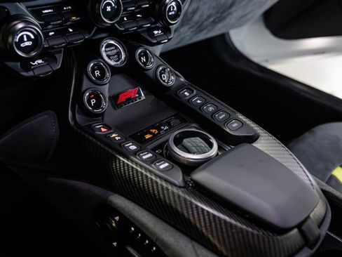 Used 2023 Aston Martin V8 Vantage Coupe RWD image 42