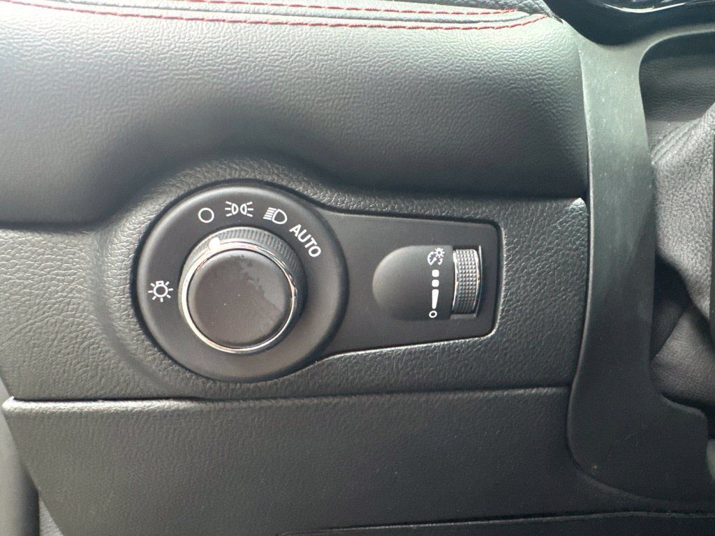 Used 2025 Dodge Durango GT RWD image 20