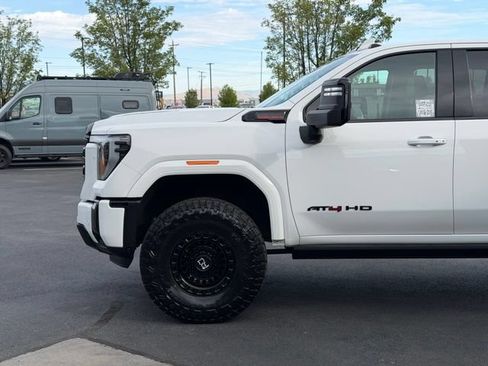 Used 2024 GMC Sierra 3500 AT4 w/ AT4 Premium Plus Package AWD/4WD image 9