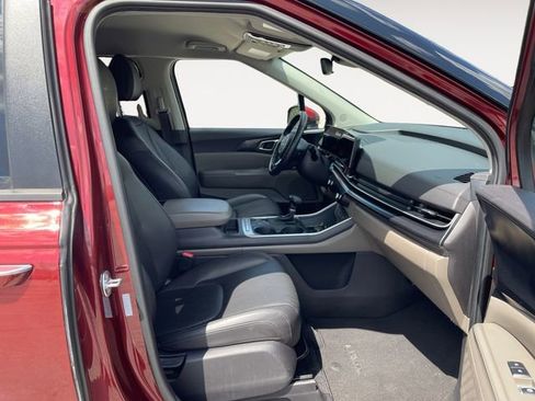 Used 2025 Kia Carnival FWD image 15