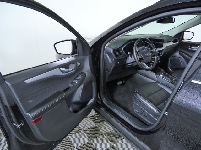 Certified 2024 Ford Escape Platinum AWD/4WD image 17