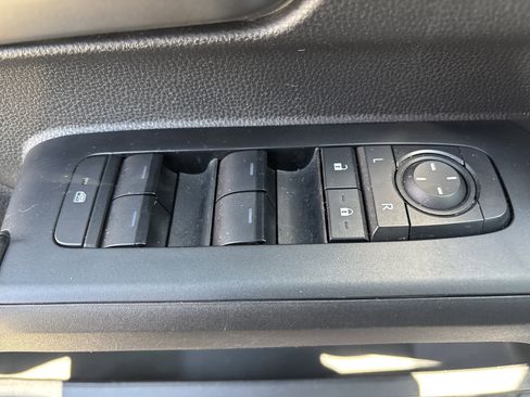 Certified 2024 Toyota Tacoma TRD Off-Road AWD/4WD image 18