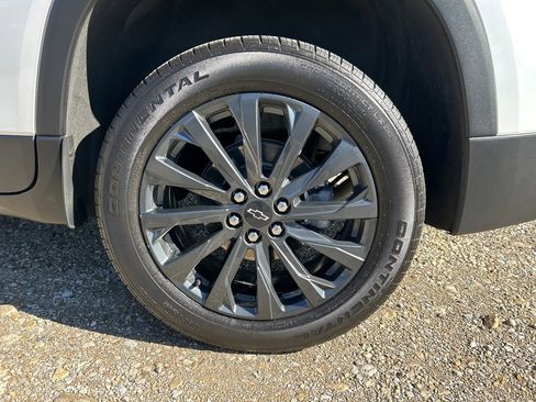 Used 2023 Chevrolet Traverse RS image 40
