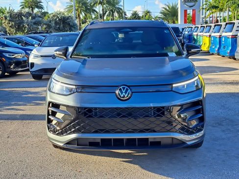 New 2026 Volkswagen Tiguan SE R-Line FWD image 2