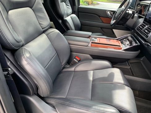 Used 2024 Lincoln Navigator Reserve image 12