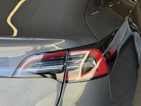 Used 2018 Tesla Model 3 Long Range RWD image 34