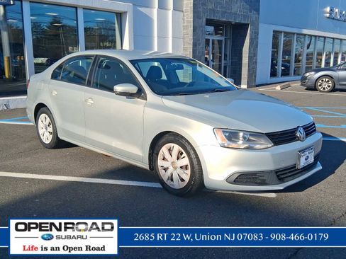 Used 2011 Volkswagen Jetta SE image 1