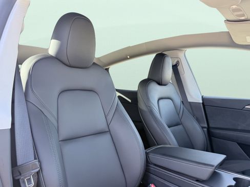 Used 2025 Tesla Model Y Long Range image 46