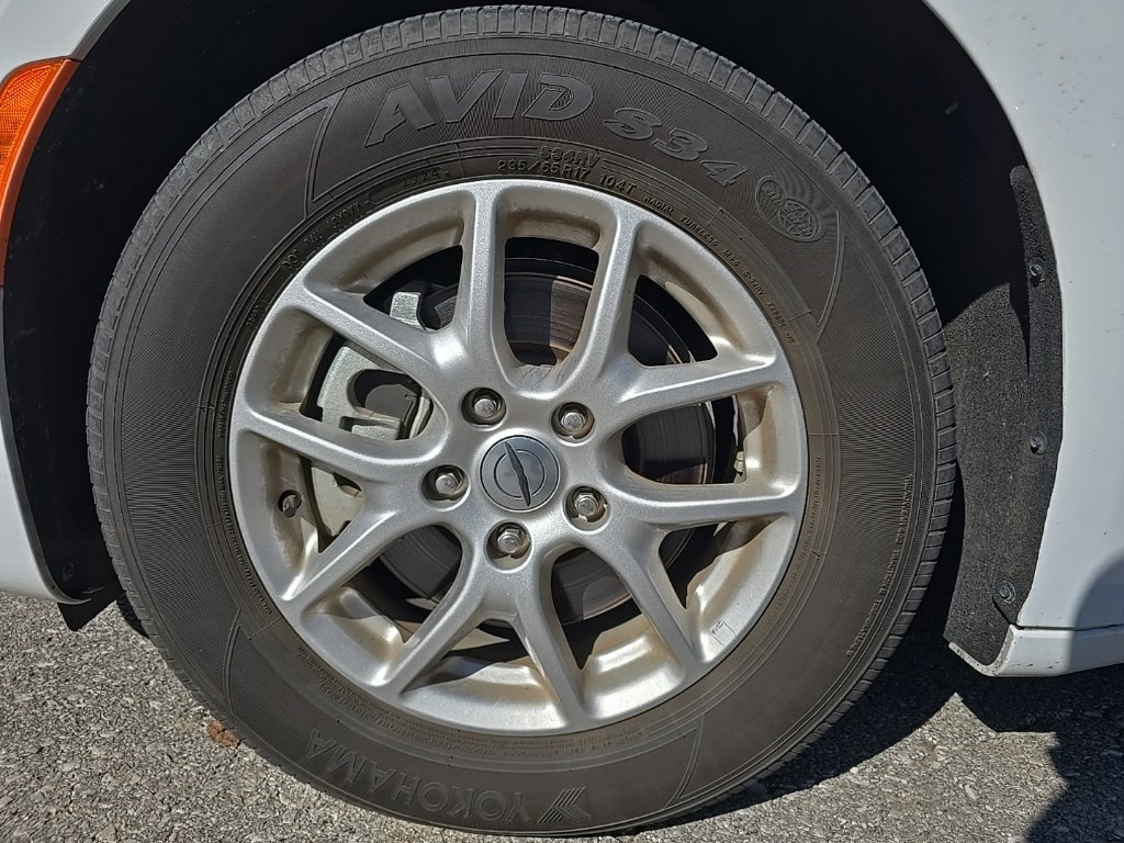 Used 2025 Chrysler Pacifica Select FWD image 15