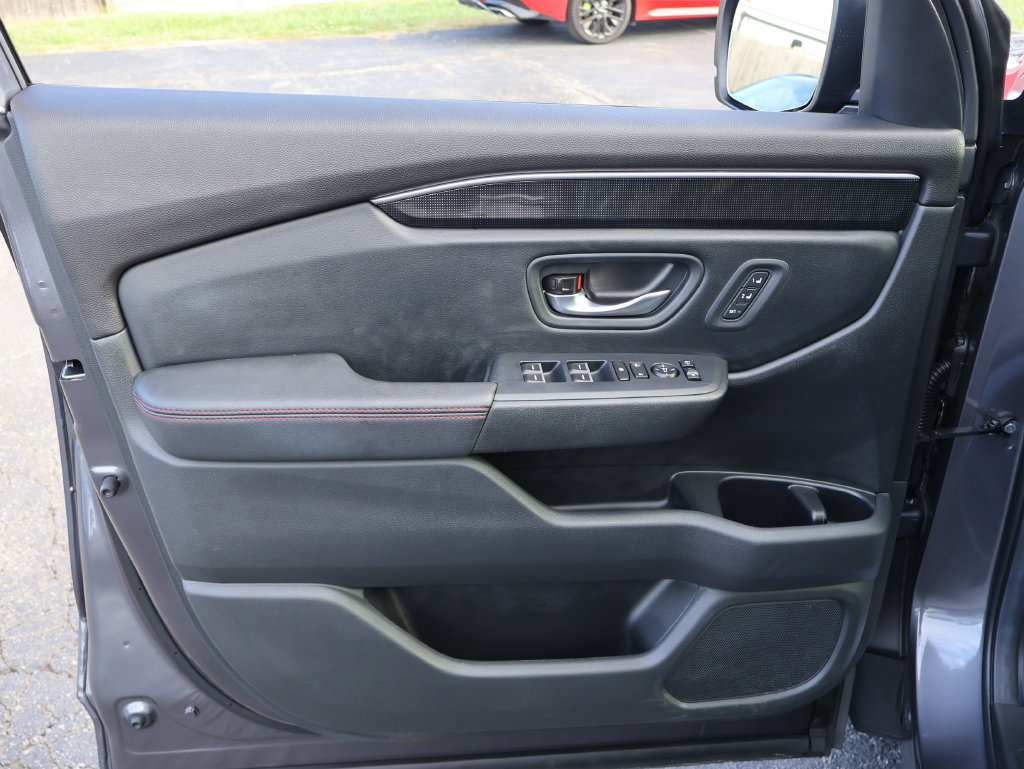 Used 2025 Honda Pilot Black Edition image 41