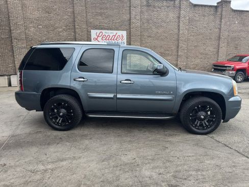 Used 2007 GMC Yukon Denali image 2