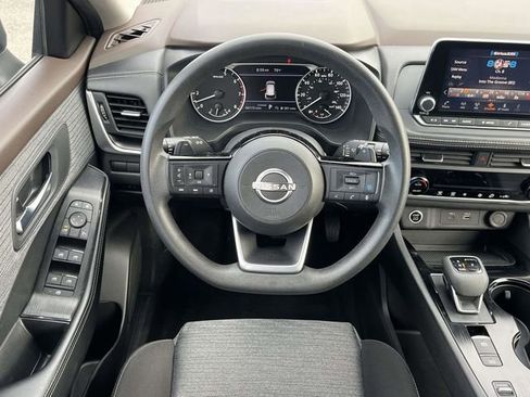 Used 2023 Nissan Rogue SV image 17