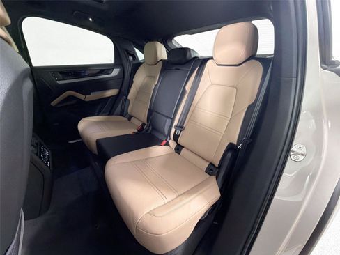 Certified 2026 Porsche Cayenne Coupe AWD/4WD image 26
