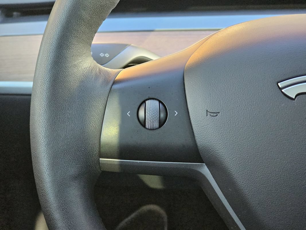 Used 2022 Tesla Model Y Performance AWD/4WD image 26