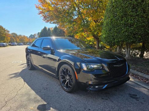 Used 2019 Chrysler 300 S image 7