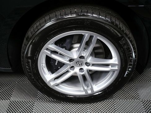 New 2026 Porsche Macan image 40