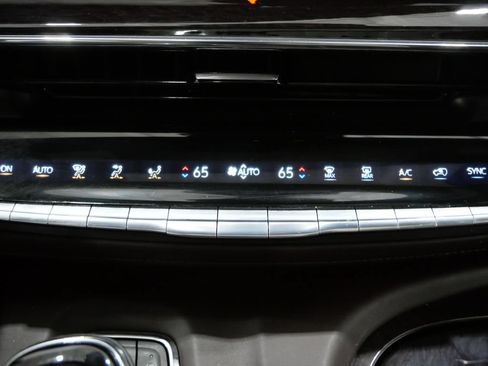 Used 2023 Cadillac Escalade ESV Premium Luxury Platinum AWD/4WD image 20