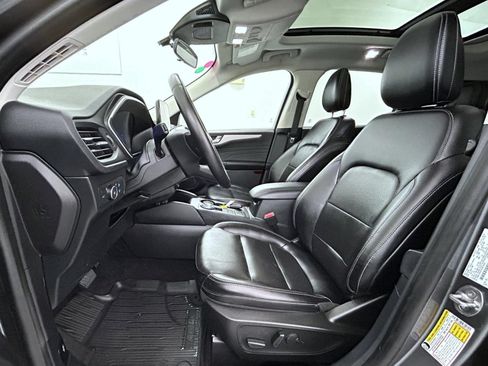 Used 2022 Ford Escape SEL w/ Technology Package AWD/4WD image 10