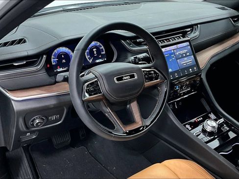 Used 2024 Jeep Grand Cherokee L Summit AWD/4WD image 13