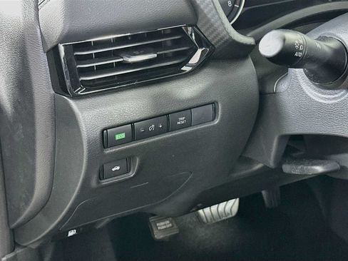Used 2025 Nissan Sentra SV FWD image 8