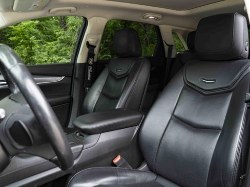 Used 2017 Cadillac XT5 Luxury image 17