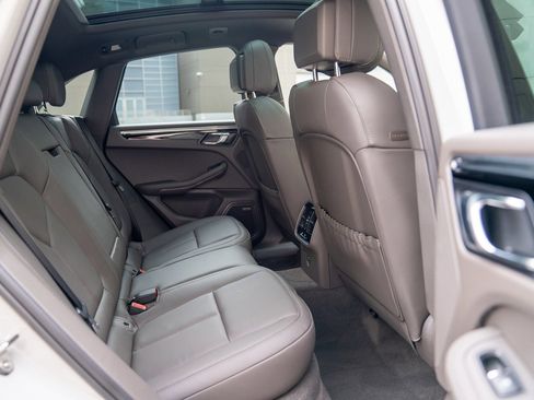 Certified 2026 Porsche Macan image 24